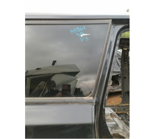 Стекло глухое заднее правое , форточка