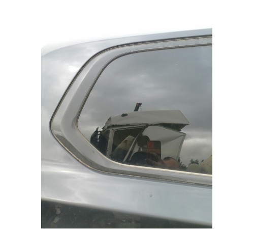 Стекло глухое заднее правое , форточка