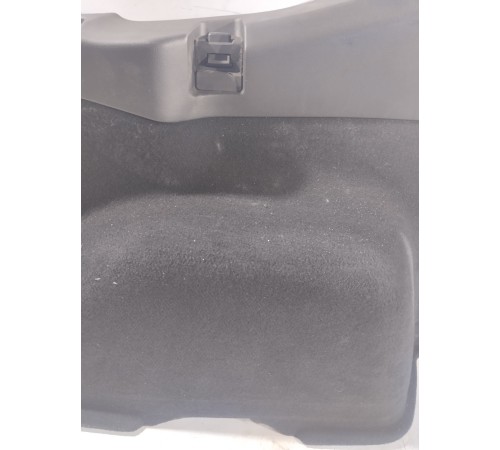 Обшивка багажника правая