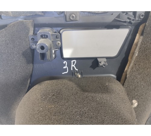 Обшивка багажника правая