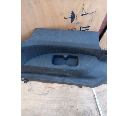 Обшивка багажника левая