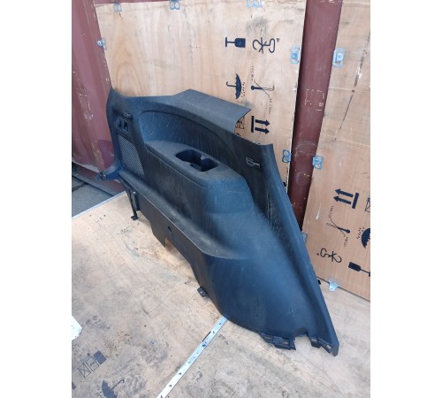 Обшивка багажника левая