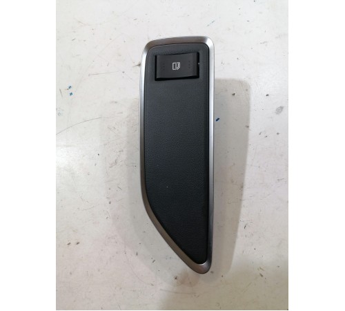 Кнопка стеклоподъемника задняя правая