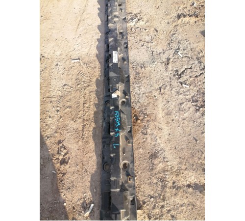 Кронштейн накладки порога правый