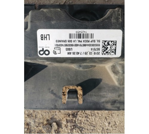 Кронштейн накладки порога правый