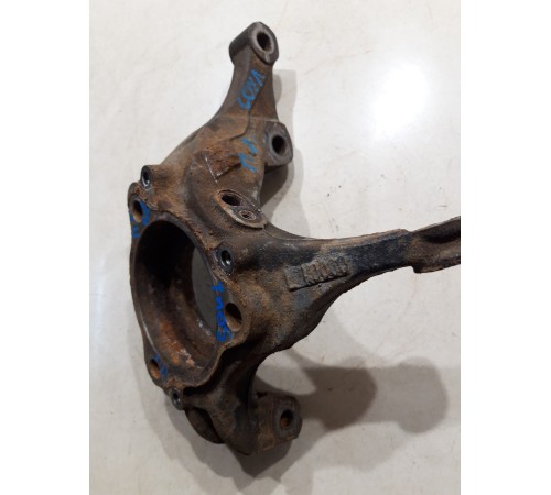 Кулак поворотный(передний левый)