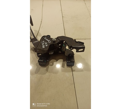 Педаль сцепления