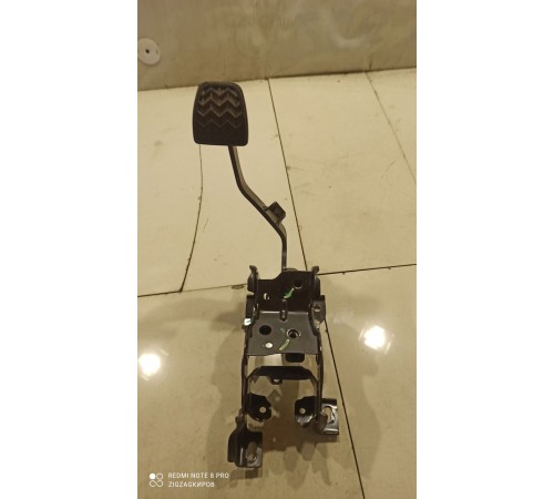 Педаль сцепления