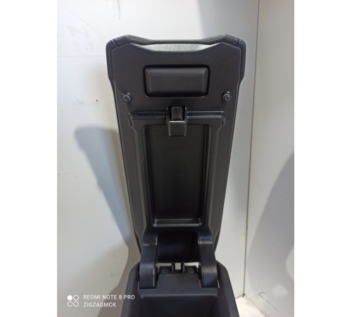 Центральная консоль с подлокотником