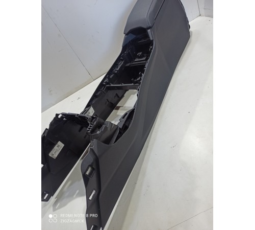 Центральная консоль с подлокотником