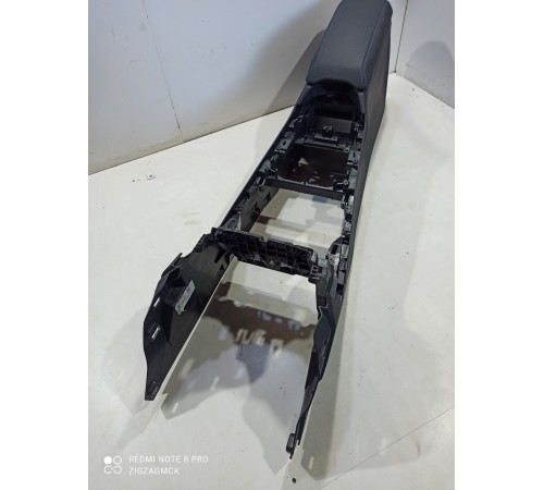 Центральная консоль с подлокотником