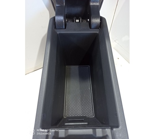 Центральная консоль с подлокотником