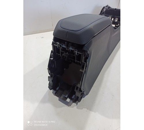 Центральная консоль с подлокотником