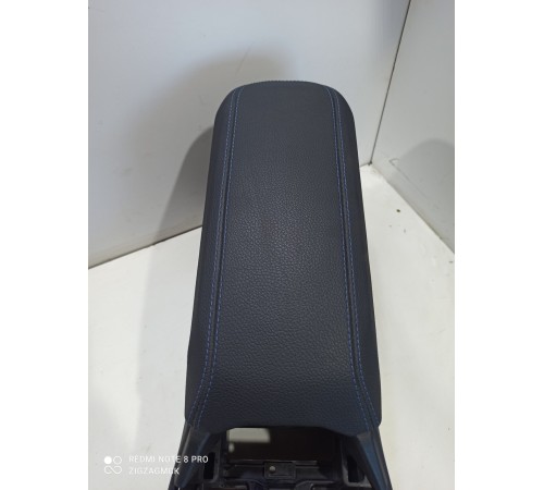 Центральная консоль с подлокотником