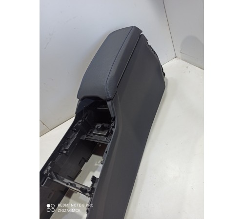 Центральная консоль с подлокотником