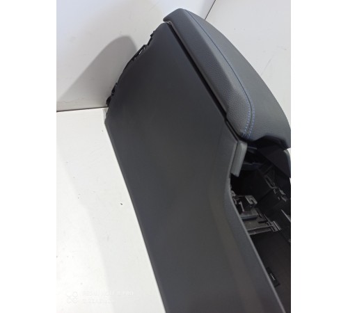 Центральная консоль с подлокотником