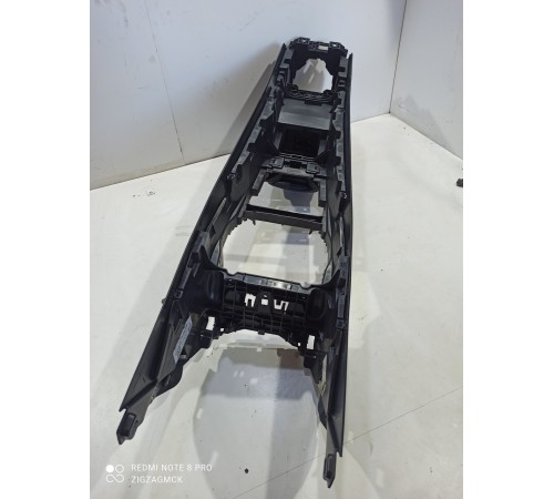 Центральная консоль с подлокотником