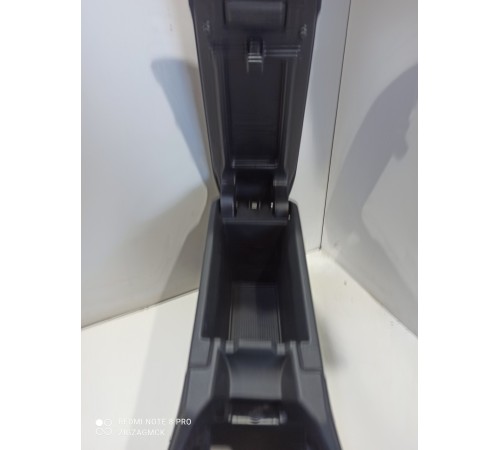 Центральная консоль с подлокотником