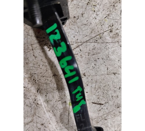 Ограничитель двери передний правый