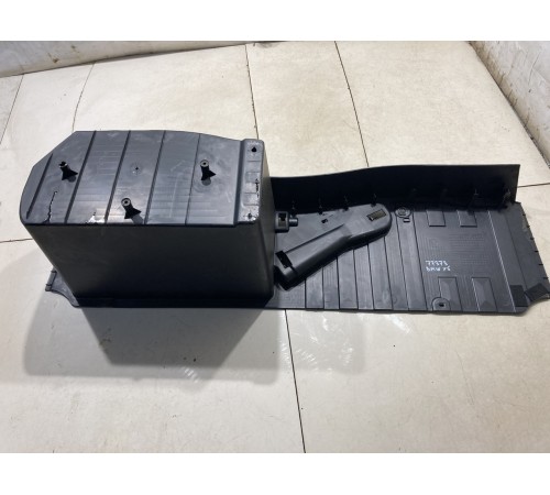 Обшивка багажника(вещевой отсек)