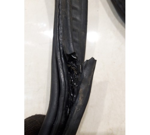 Уплотнительная резинка багажника