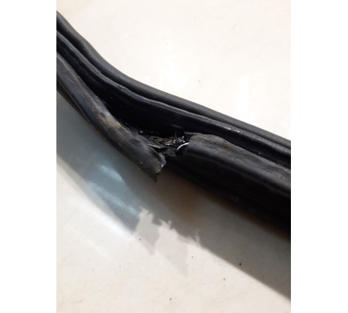 Уплотнительная резинка багажника