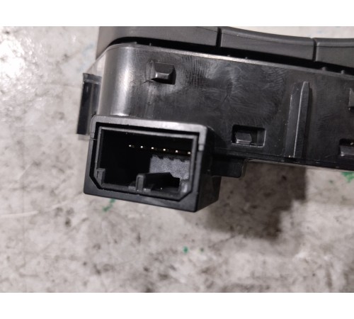 Кнопка памяти сиденья передняя левая