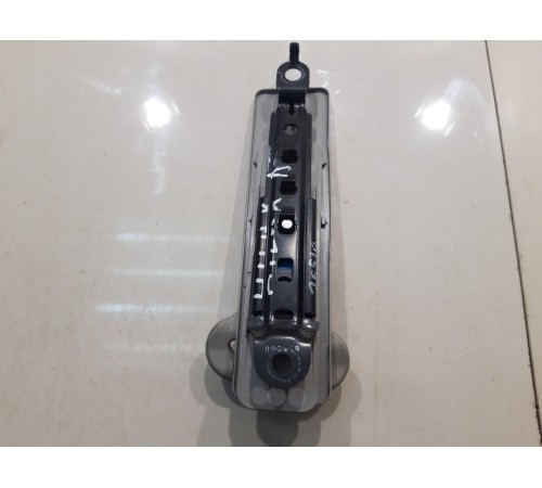 Регулятор высоты ремня безопасности (левый)