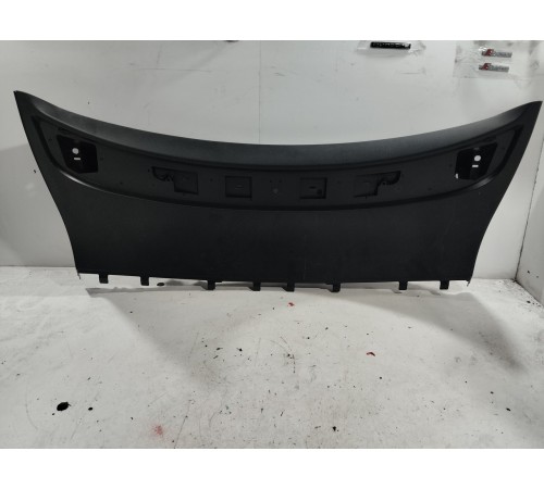 Обшивка крышки багажника