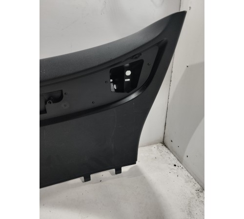 Обшивка крышки багажника