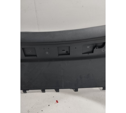 Обшивка крышки багажника