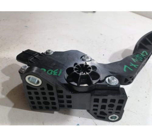 Педаль акселератора