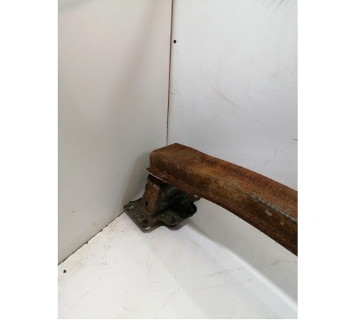 Усилитель бампера передний