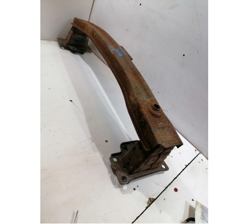 Усилитель бампера передний