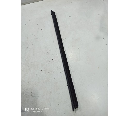 Уплотнитель стекла (передний правый внутренний)