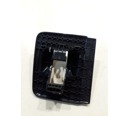 Заглушка крепления сиденья (задняя, правая)