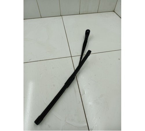 Поводок стеклоочистителя правый