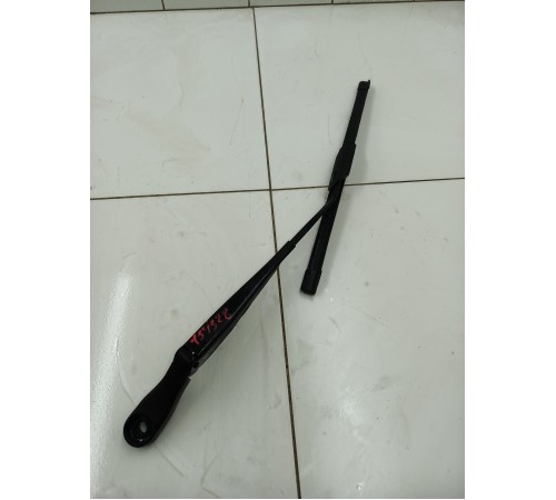 Поводок стеклоочистителя правый