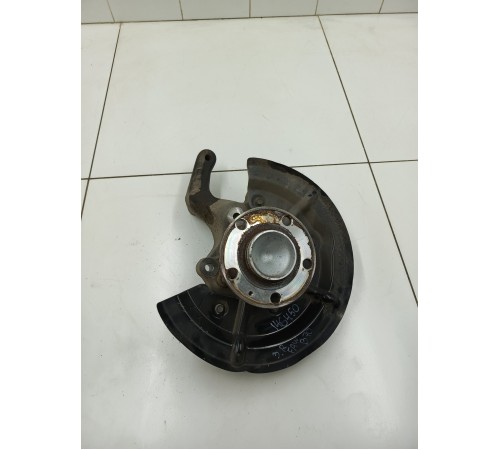 Кулак задний правый