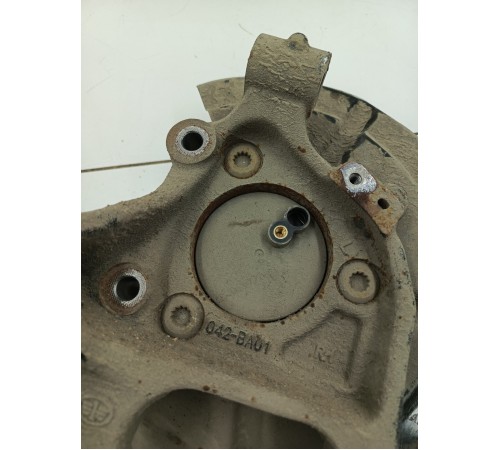 Кулак задний правый