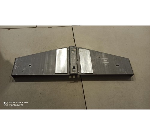 Кронштейн(крепление) ящика центрального бардачка внутренний