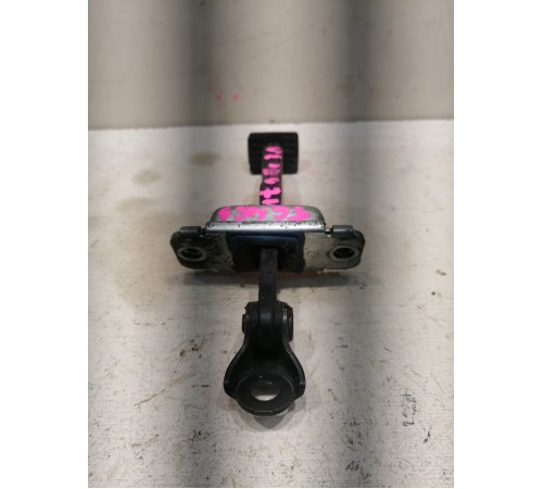 Ограничитель двери задний левый