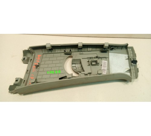 Обшивка стойки  правая центральная верхняя часть