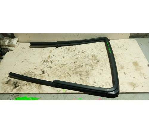 Уплотнитель Стекла двери Задний Правой