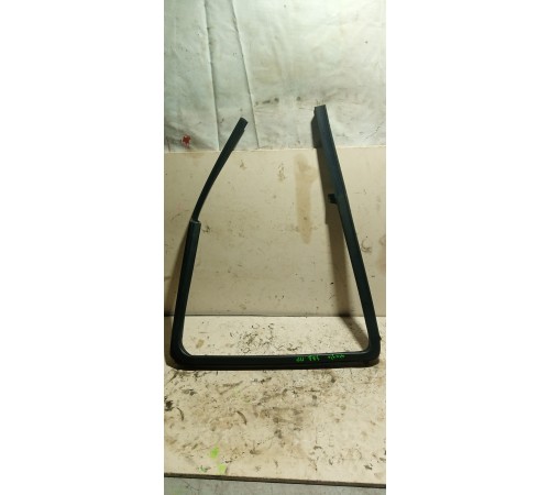 Уплотнитель Стекла двери Задний Правой