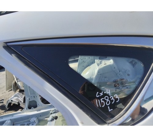 Глухое стекло заднее левое