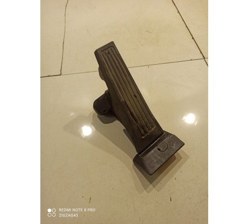 Педаль акселератора