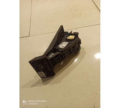 Педаль акселератора