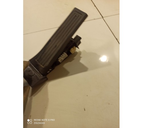 Педаль акселератора