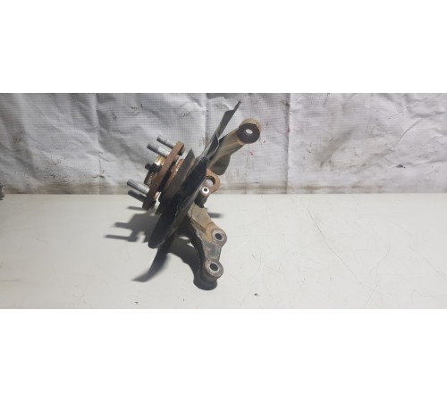 Кулак поворотный Передний Правый